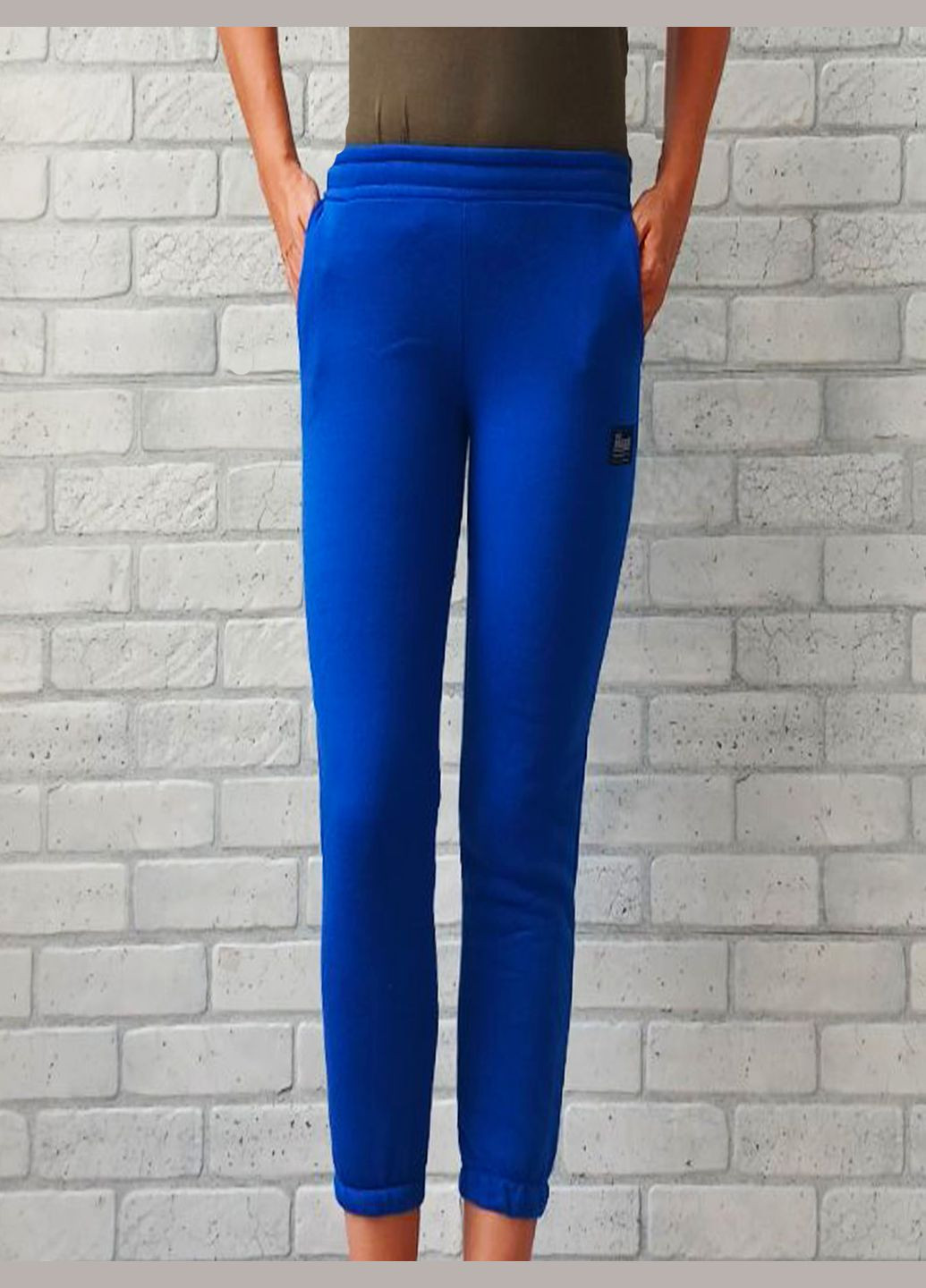 Теплые спортивные штаны для подростка, с карманами низ на резинке, цвет красный, трехнитка на флисе No Brand (318771732)