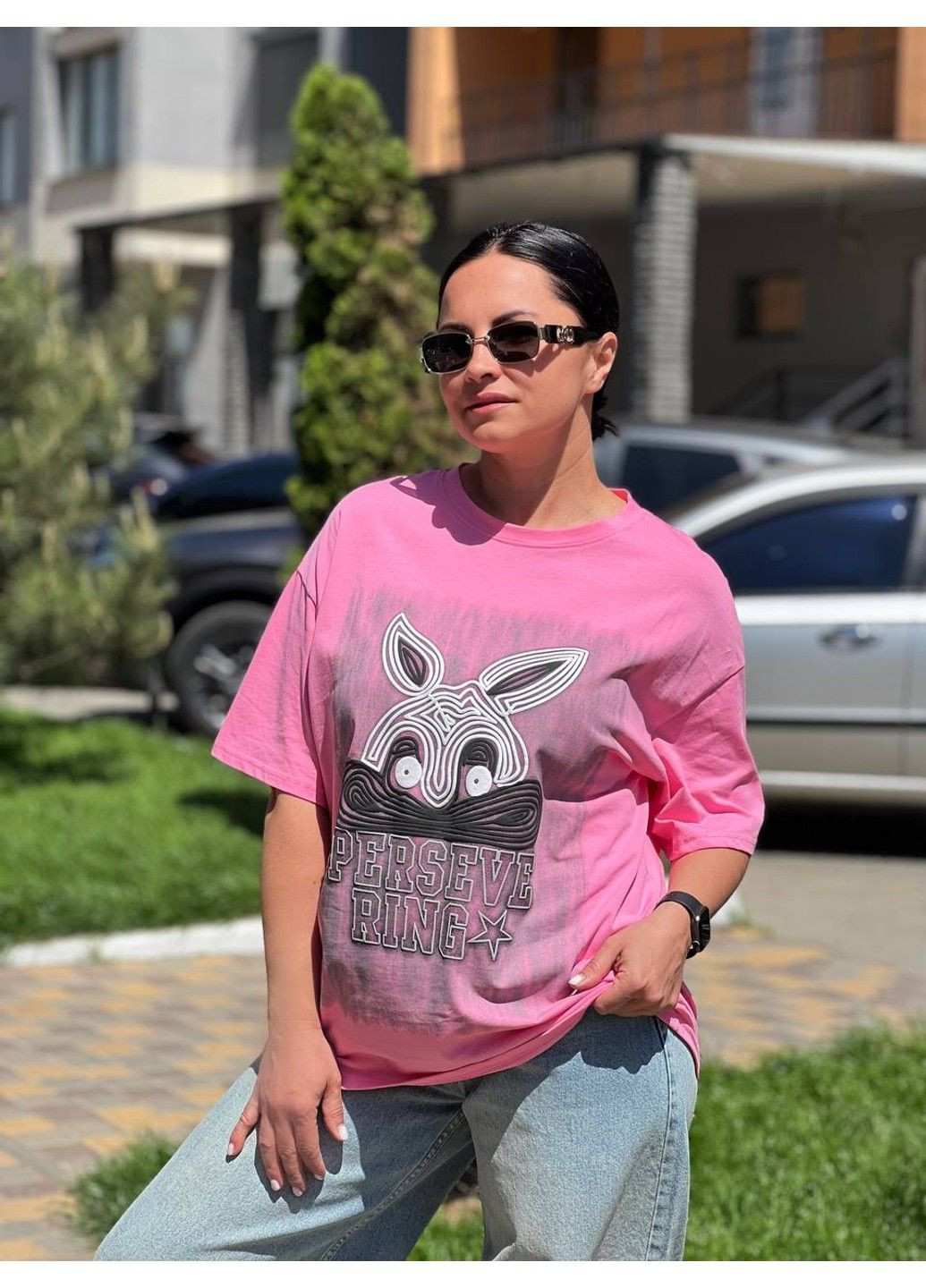 Футболка жіноча YIGOU 23 напис малюнок кролик оверсайз подовжена one size No Brand - (319627284)