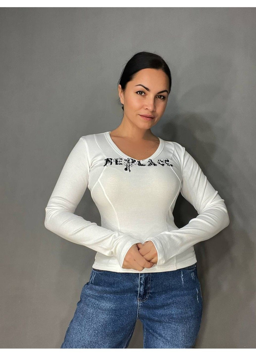 Лонгслів жіночий A-N 25079 рубчик реглан v-виріз з написом принт корсетні шви one size No Brand (317226792)