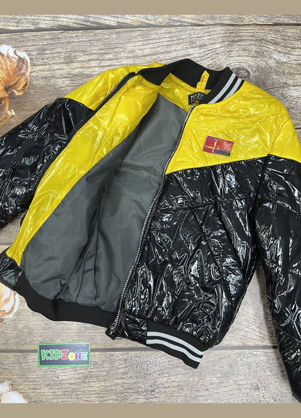 Черная демисезонная куртка-бомбер Natali