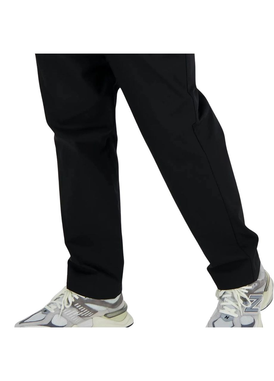 Черные брюки New Balance