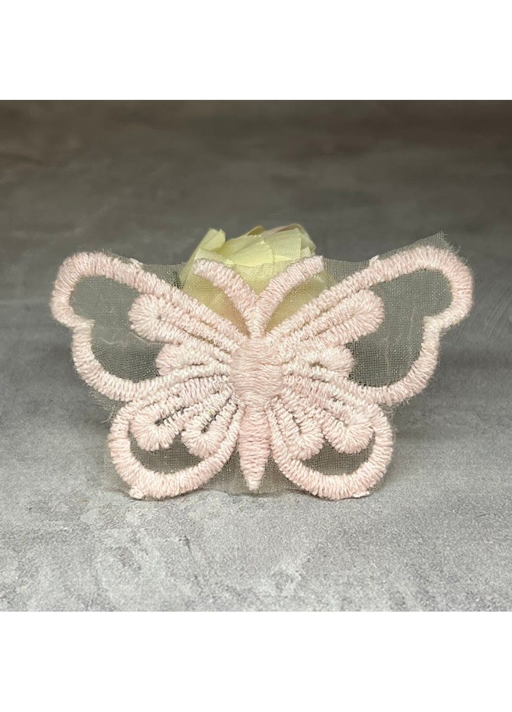 Декоративная (вышитая) Кружевная Бабочка, размер 7,3 см, цвет-персиковая (бледный), арт 06344, 1 шт No Brand (317570368)