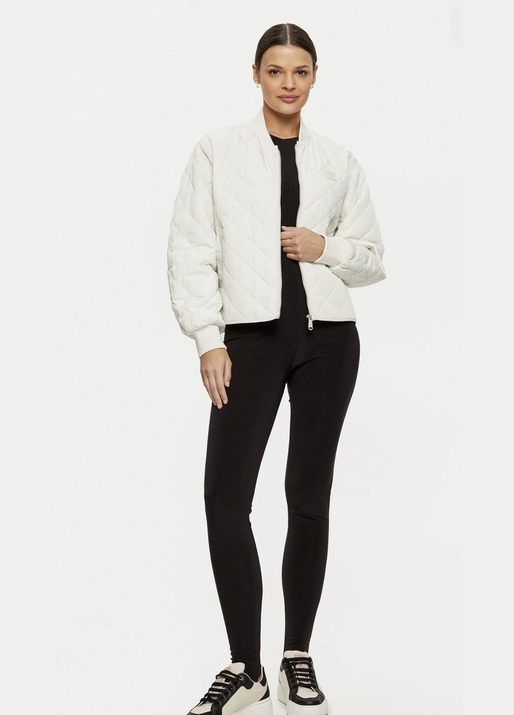 Бежевая демисезонная куртка бомбер женская Calvin Klein Jeans