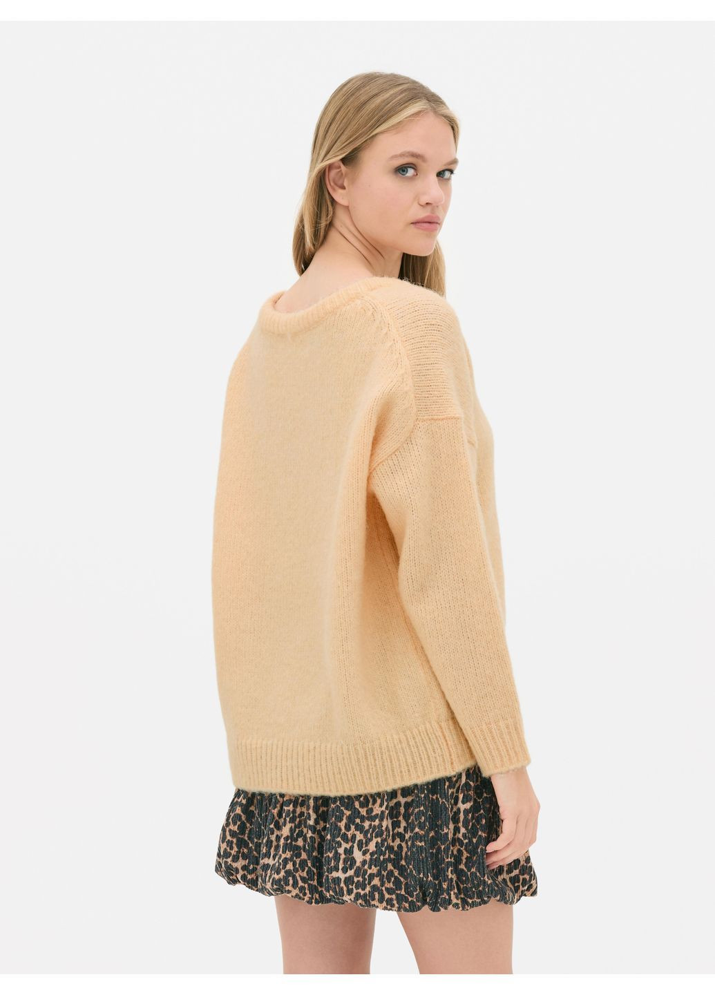 Персиковый пуловер зима,персиковый, Primark