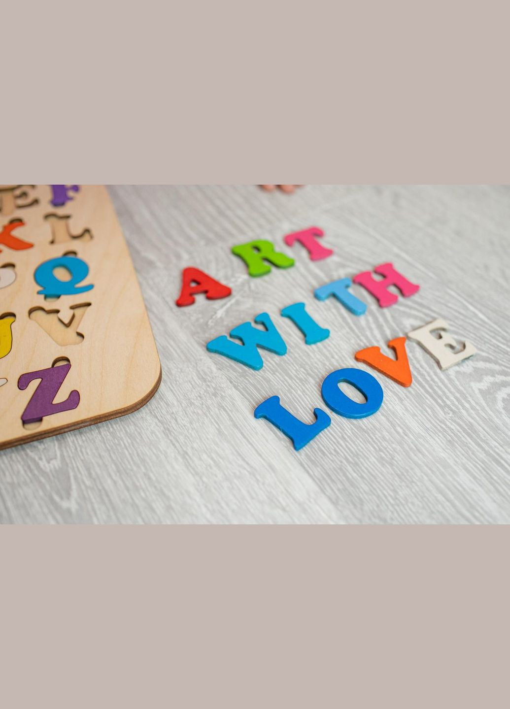 Алфавіт англійський пазл дерев'яний кольоровий абетка з дерева 25х25 см HM furnitura (330604218)