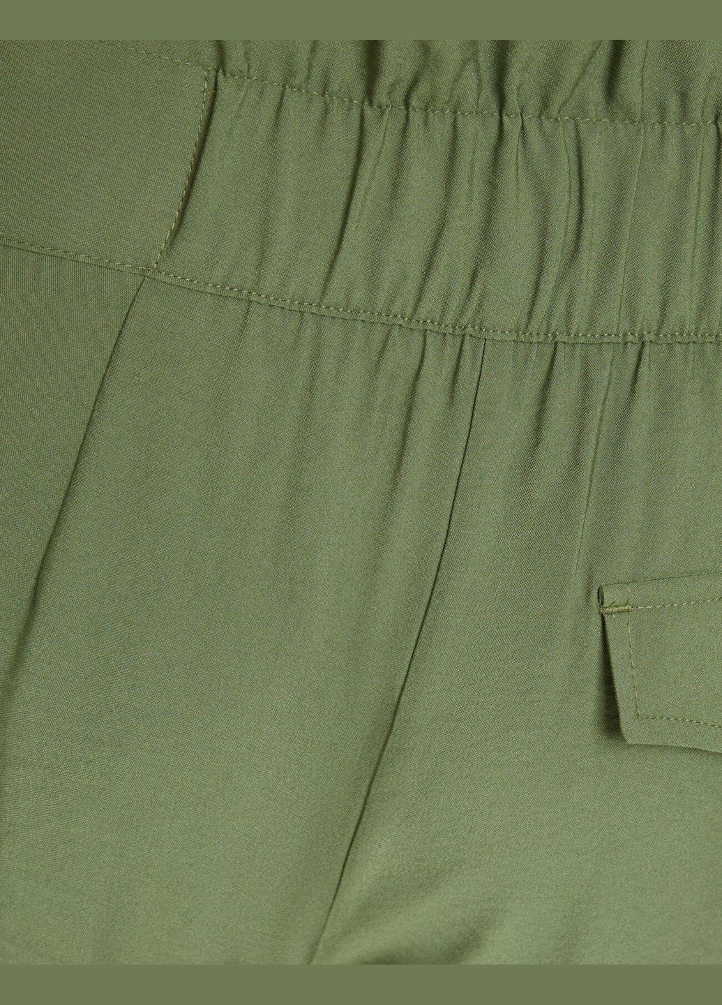 Темно-зеленые брюки Bershka