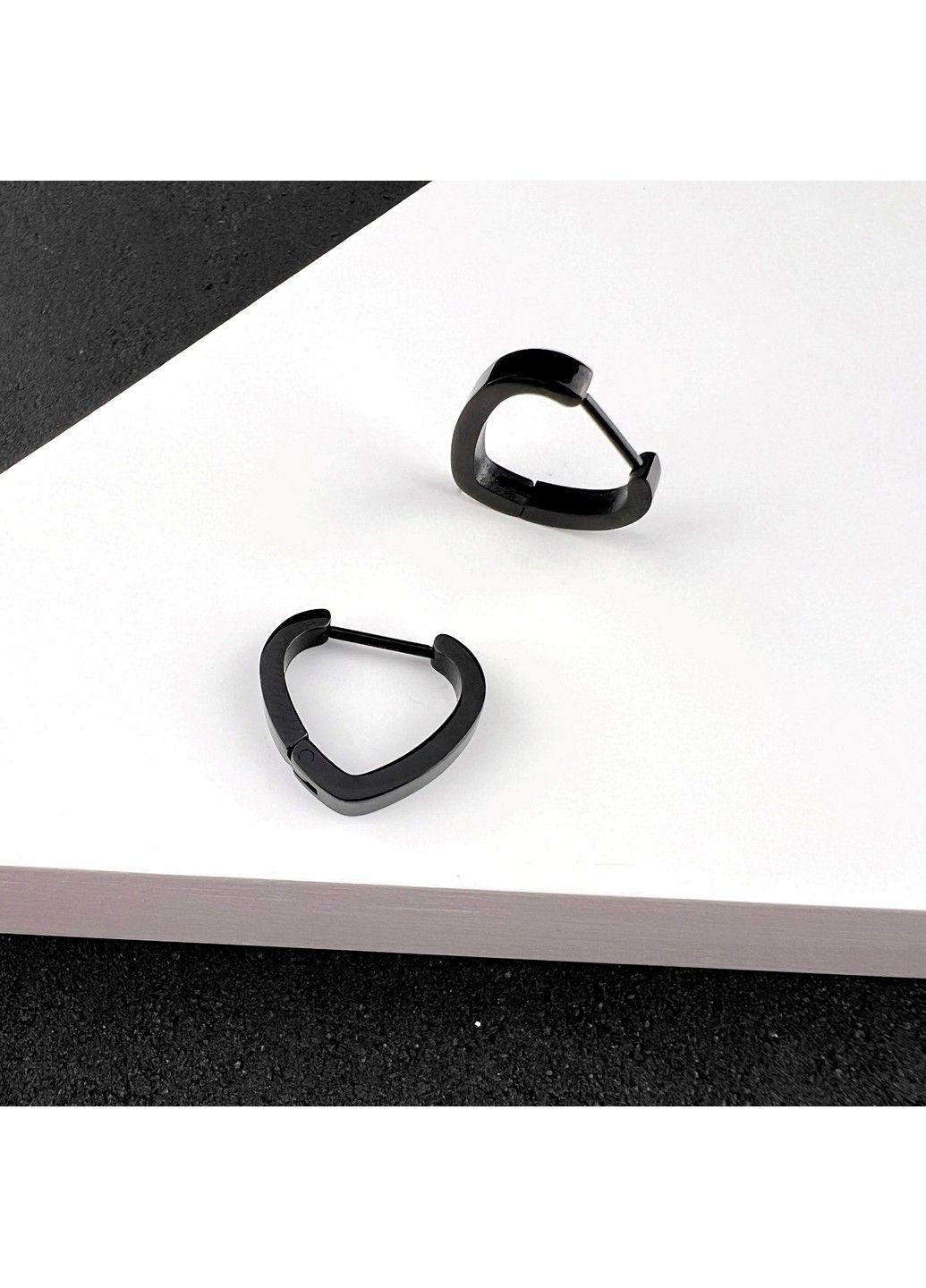 Сережки з емаллю із медичної сталі у вигляді серця ES-318 No Brand (299330439)