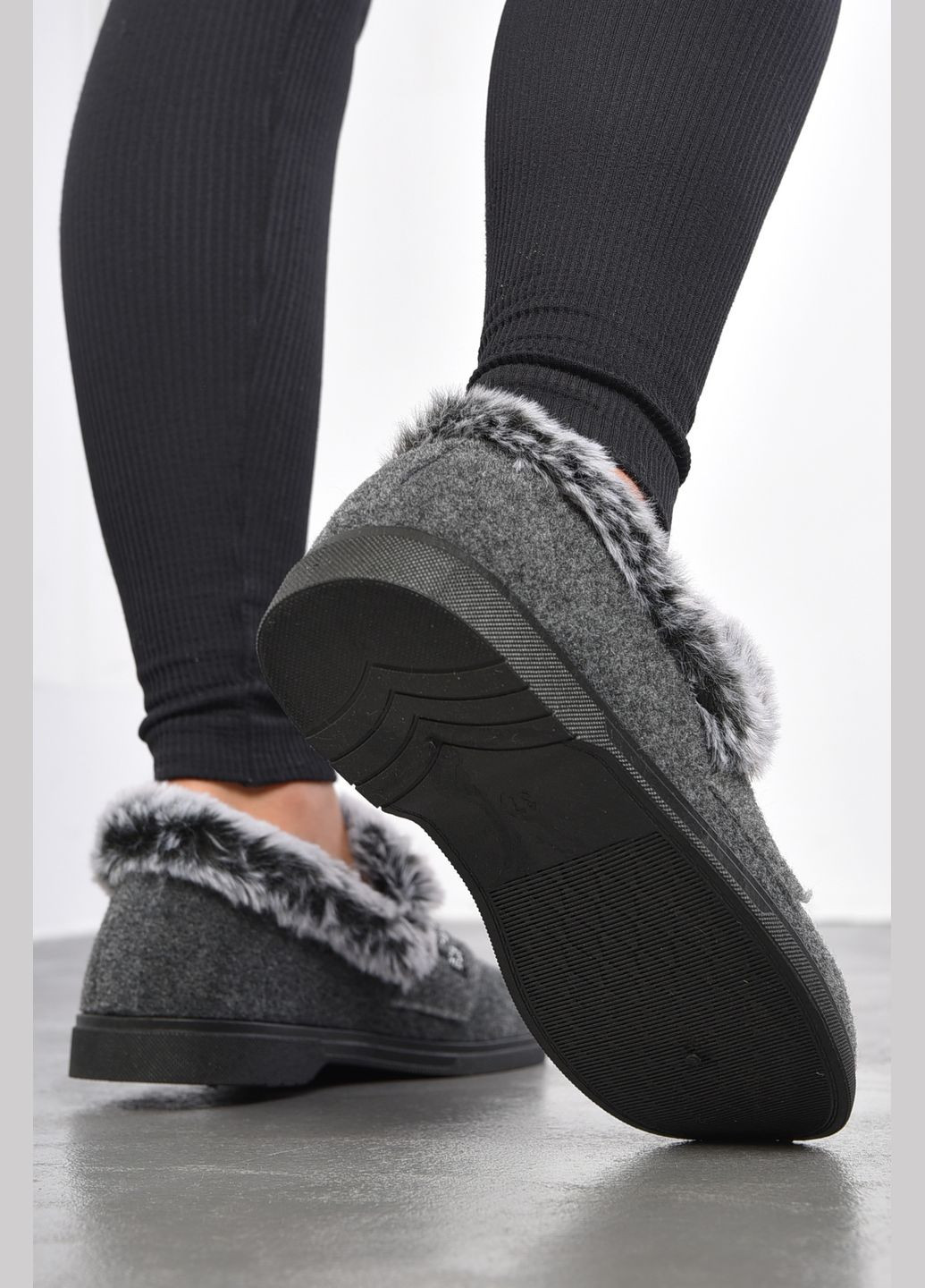 Капці жіночі на хутрі сірого кольору з візерунком Let's Shop (302660972)