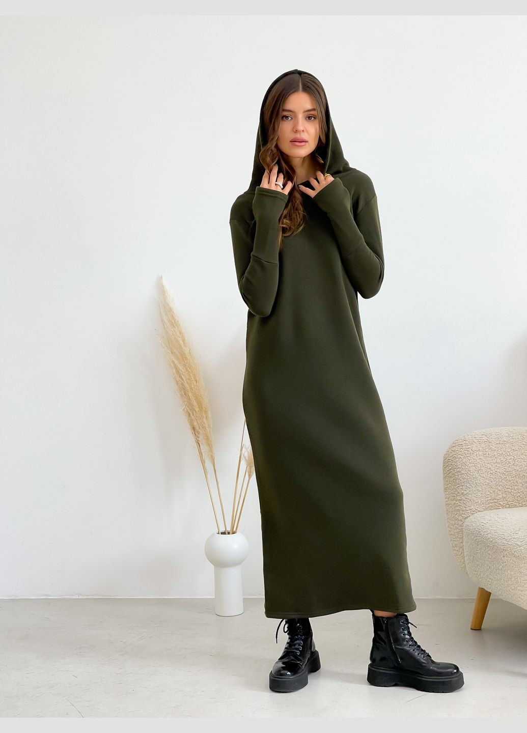 Оливкова (хакі) повсякденний, кежуал довга сукня з капюшоном на флісі Vakko однотонна