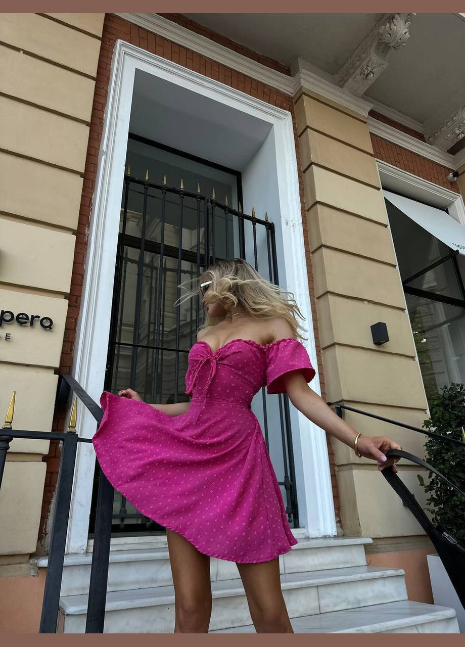 Малиновое праздничный изысканное, легкое платье с открытыми плечами клеш Adelante однотонное