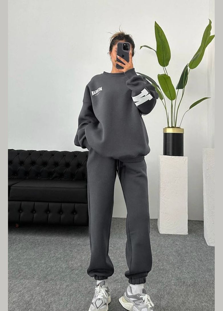 Спортивний костюм жіночий на флісі графітового кольору Let's Shop (307903601)