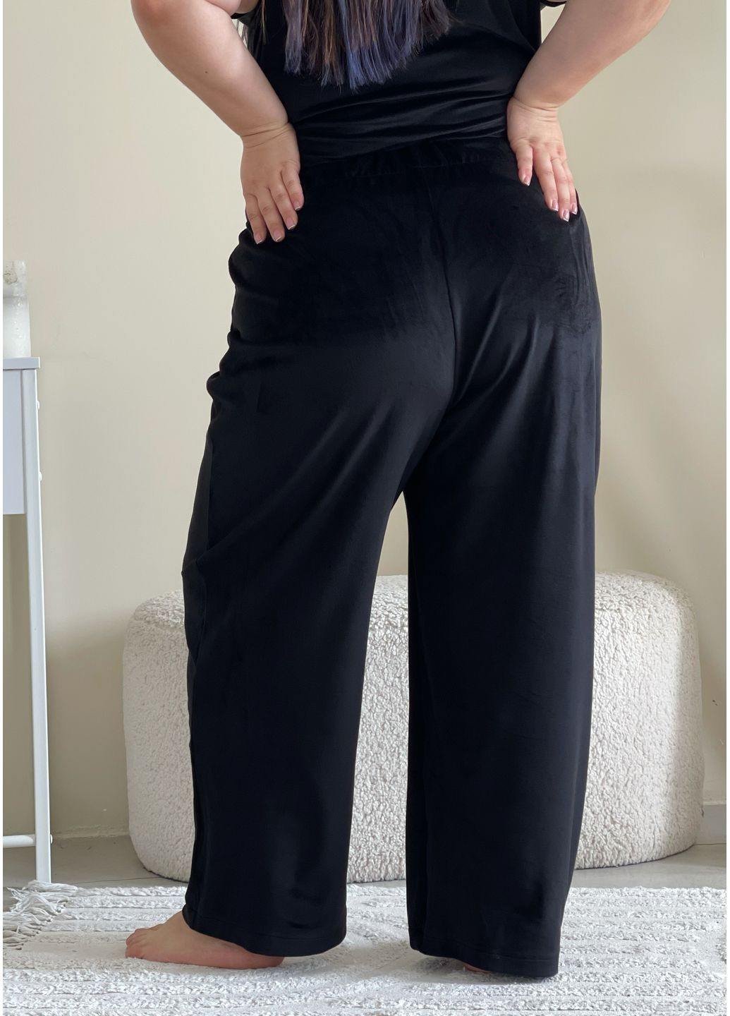 Чорна всесезон велюрова піжама з широкими штанами та футболкою футболка + штани Merlini Катто