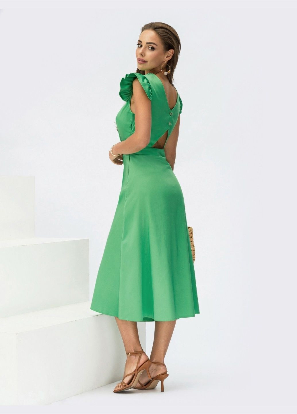 Зеленое платье с вырезом по спинке и рукавом "крылышко" зеленое Dressa