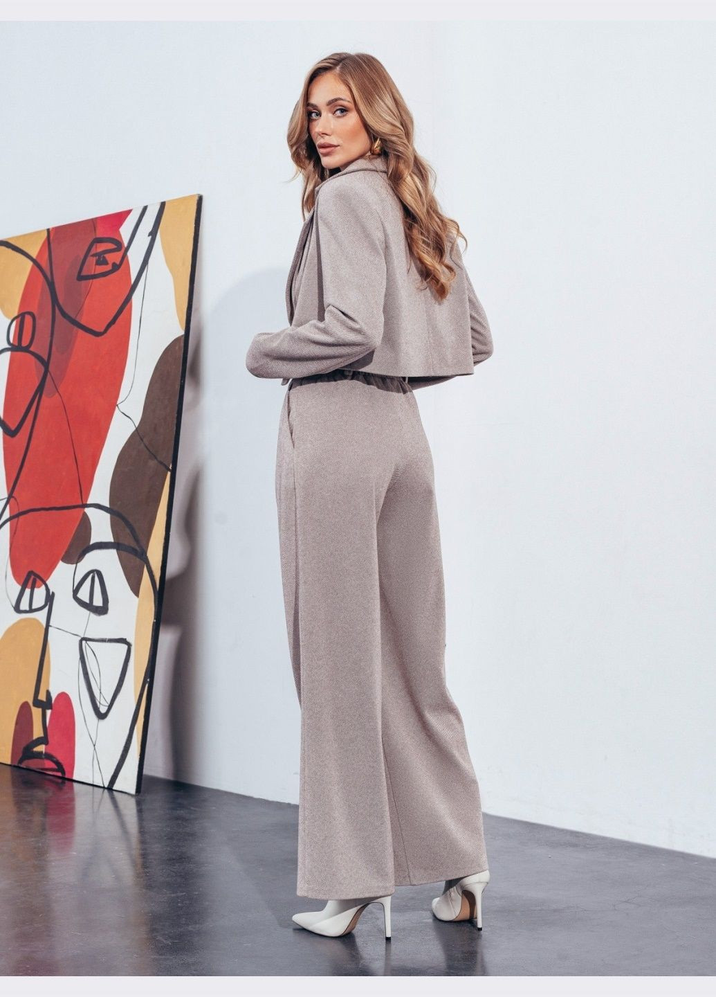 брючный костюм бежевого цвета с жакетом Dressa (307372645)