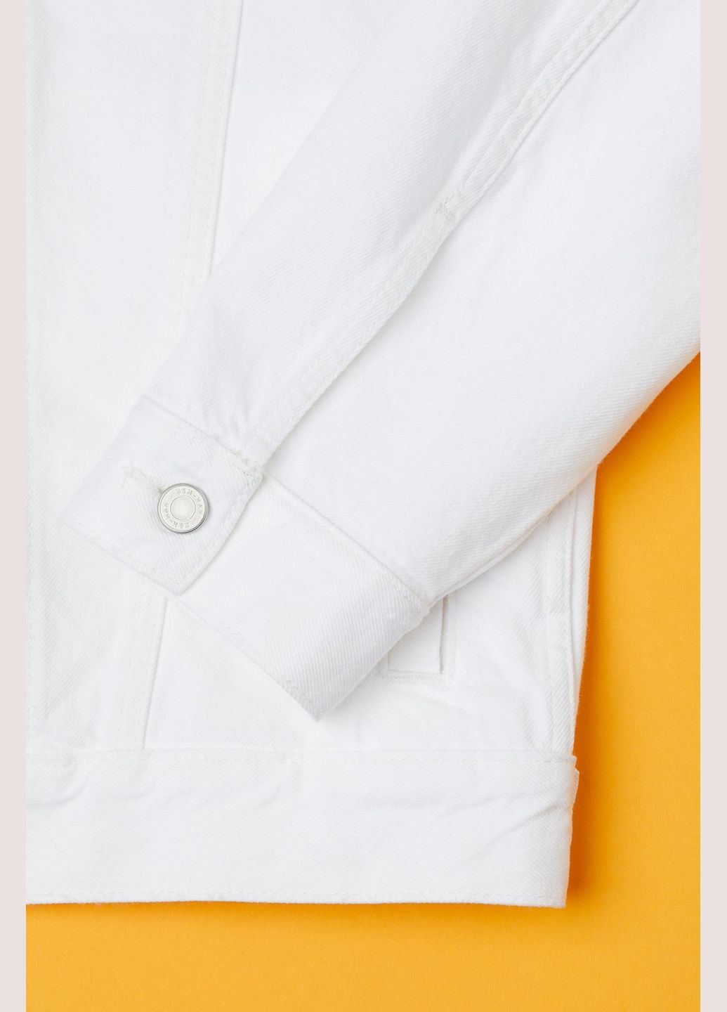Белая демисезонная куртка джинсовая H&M