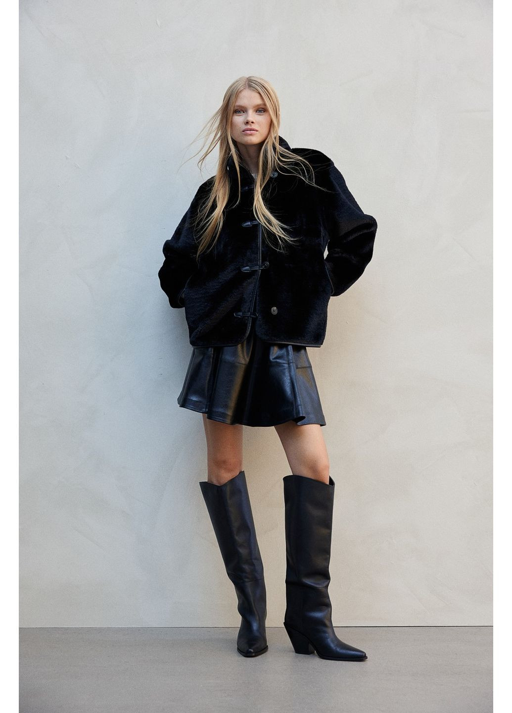 Черная демисезонная куртка свободного кроя весенне-осенняя H&M