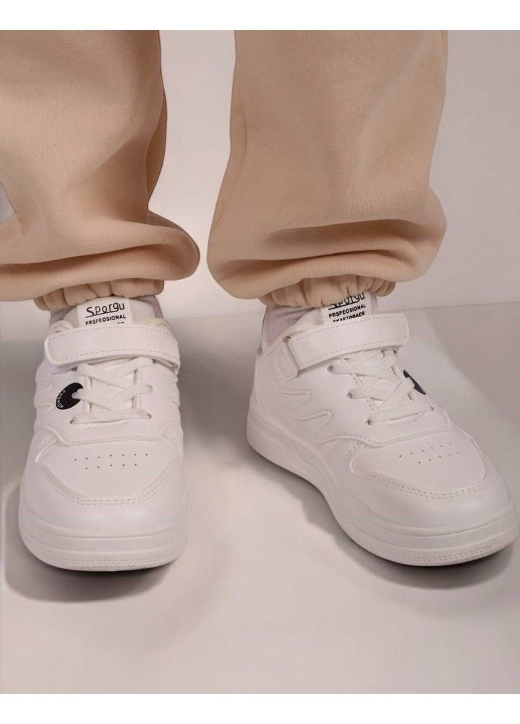 Білі осінні кросівки підліткові білі XIFA