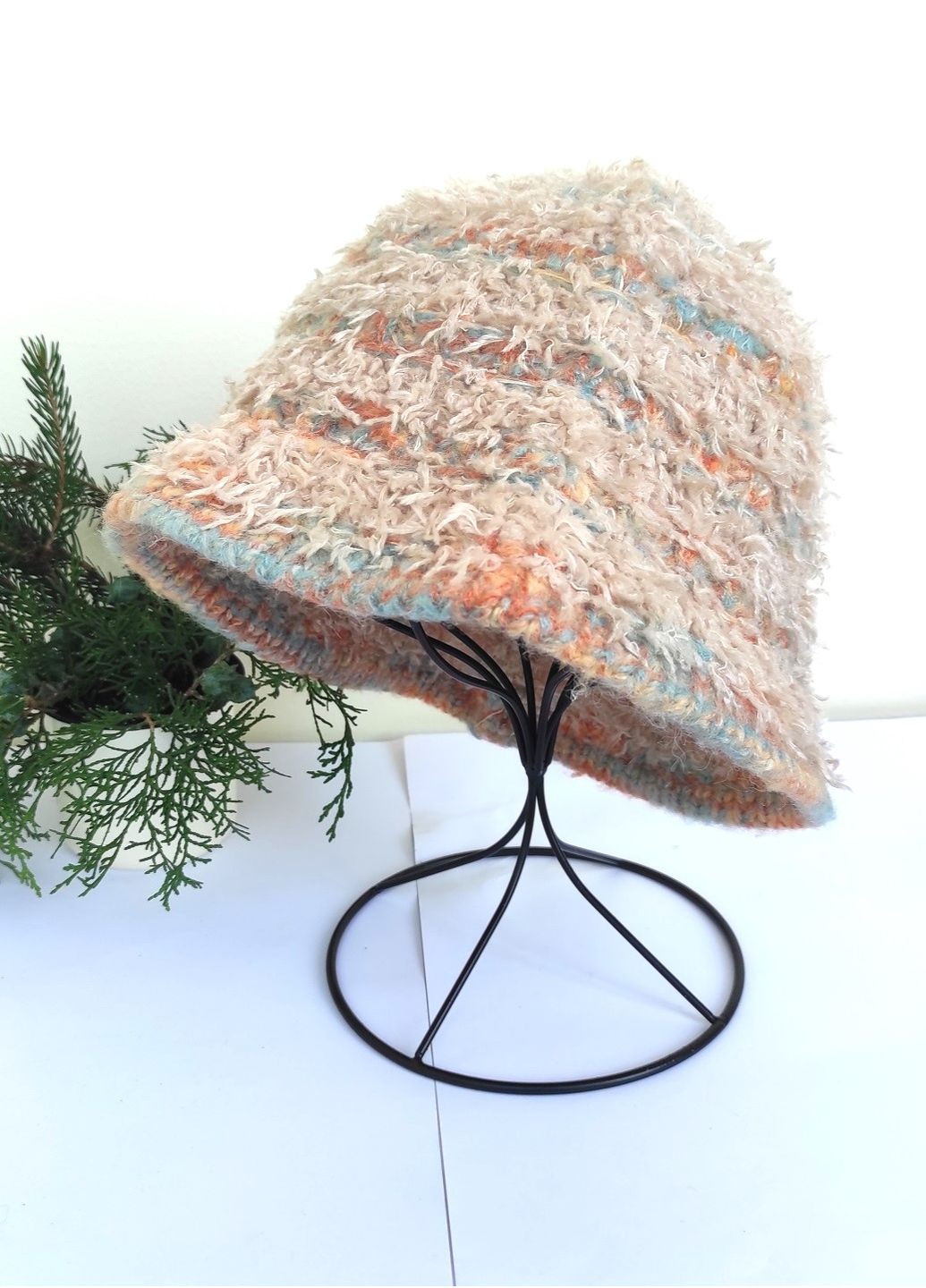 Теплая вязаная зимняя шапка в полоску из пушистой пряжи. No Brand В'язана Зимова Шапка меланж (361969980)