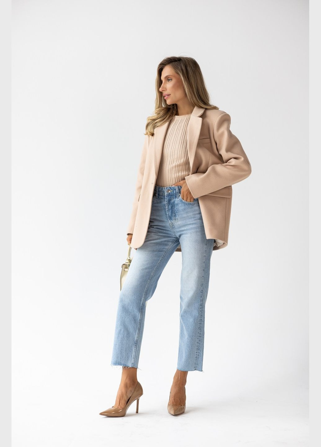 Бежевый женский пиджак Larionoff однотонный - демисезонный