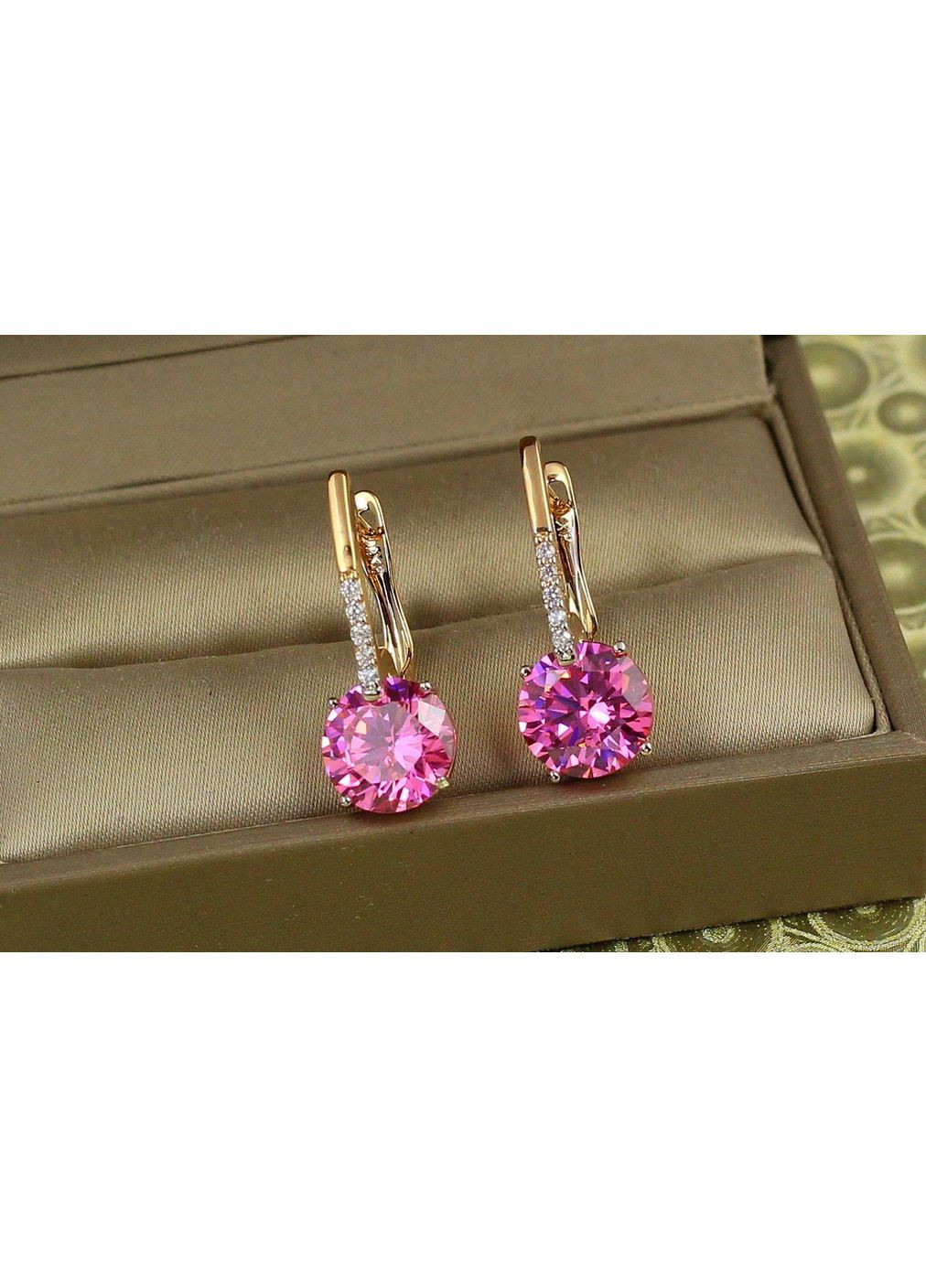 Сережки Стрілка з родієм із великим рожевим каменем 2,7 см золотисті Xuping Jewelry (349812672)