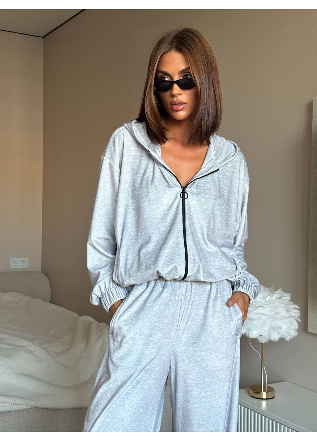 Жіночий костюм-трійка з велюру (кофта з капюшоном, топ і штани) Україна (360729372)