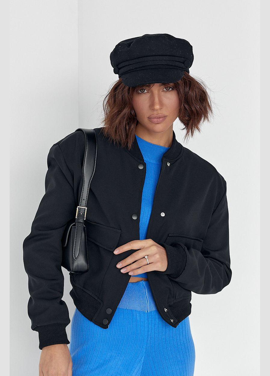Черная демисезонная женская куртка-бомбер с накладными карманами 0276 Lurex