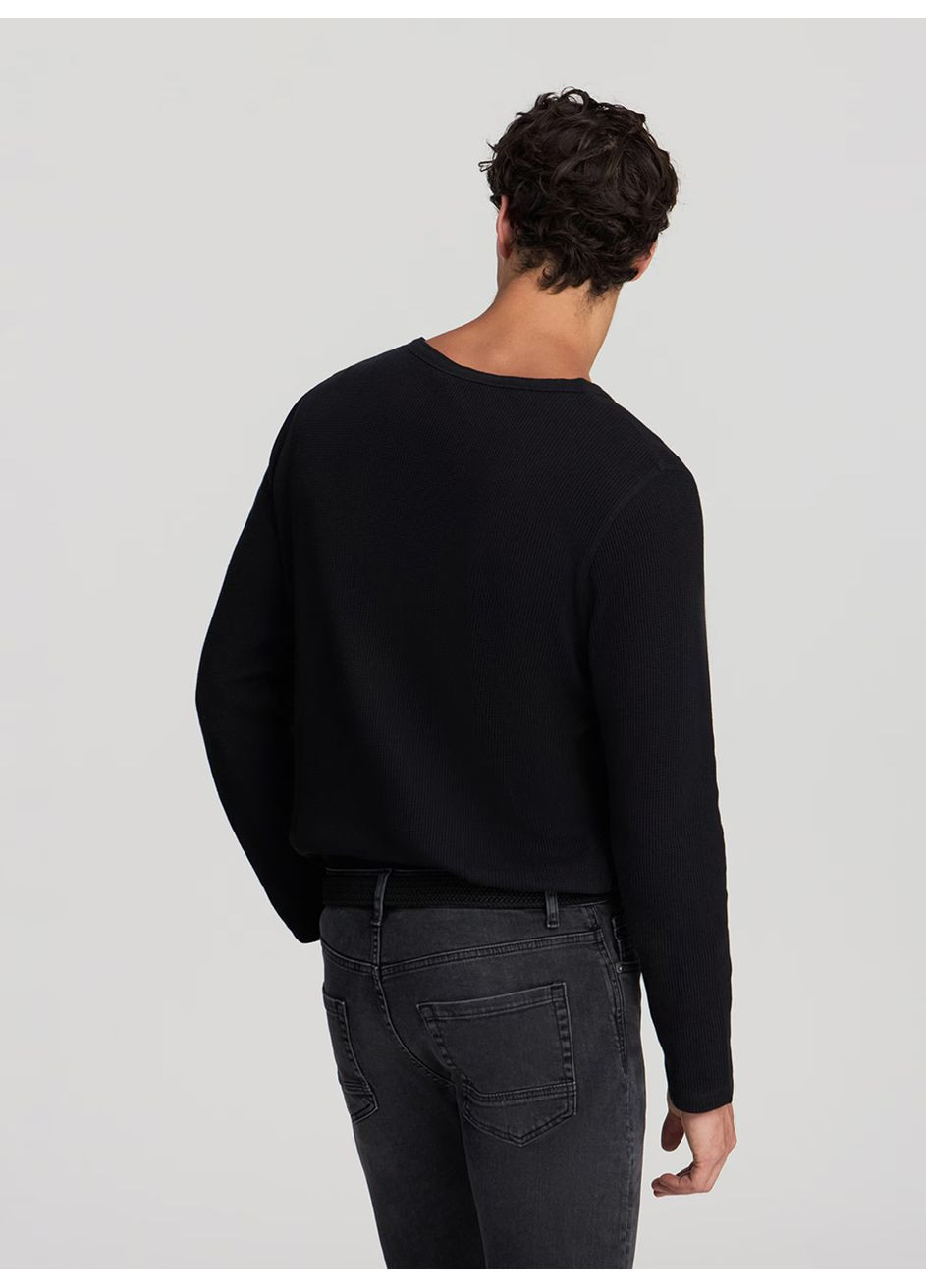 Черный демисезонный лонгслив Terranova