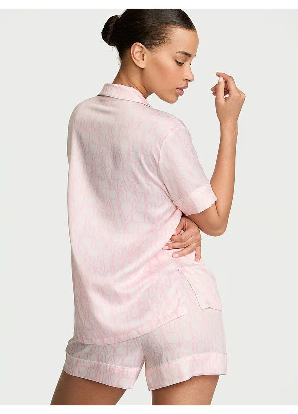 Розовая всесезон пижама signature satin short pajama set Victoria's Secret