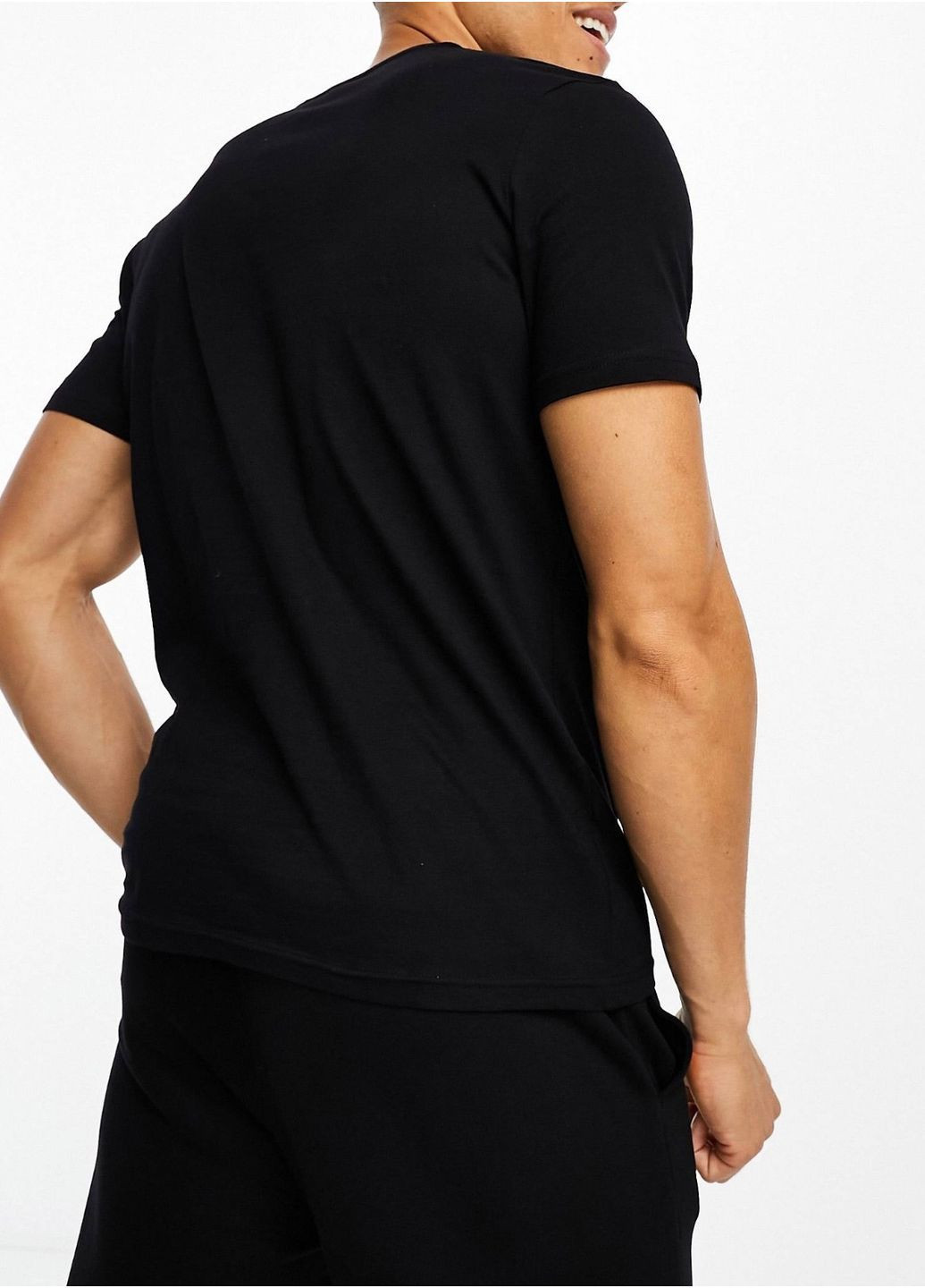 Чорна футболка regular fit Hummel