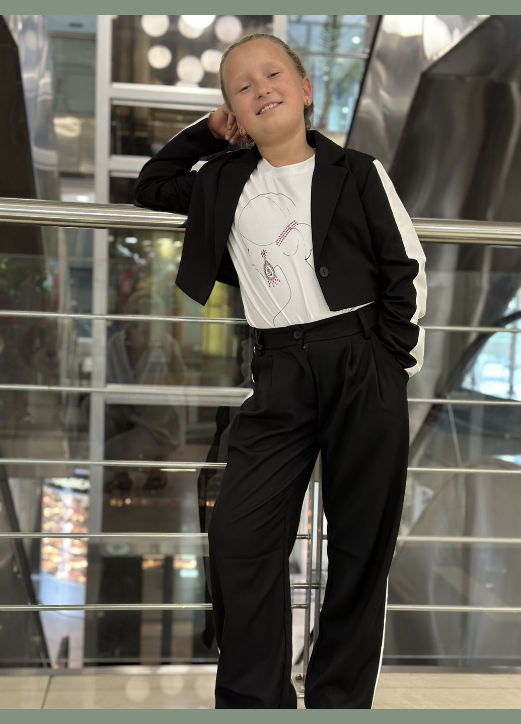 Черный демисезонный костюм для девочки tob002-tob004 короткий жакет + брюки-палаццо черный с белым (италия) брючный To Be Too