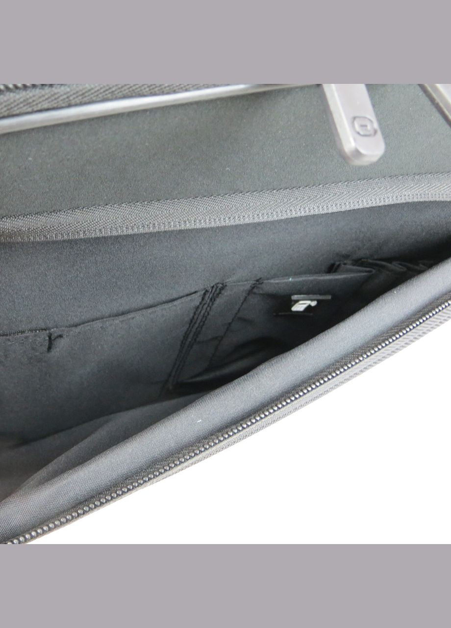 Сумка для ноутбука 17,3 дюймів Essentiel B Чорна Essentials (297643212)