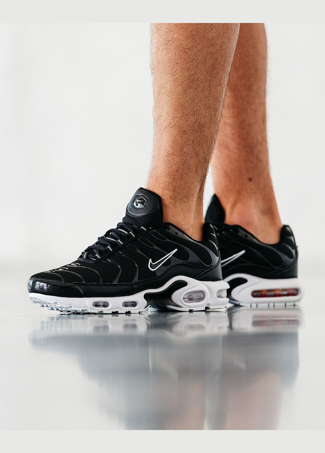 Черные демисезонные кроссовки мужские и женские nike air max tn plus black | найк аир макс тн плюс черные No Brand