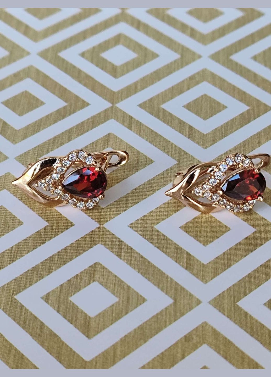 Сережки ксюпинг xuping позолота медицинское золото медицинская сталь бордовый камень Xuping Jewelry (336190307)