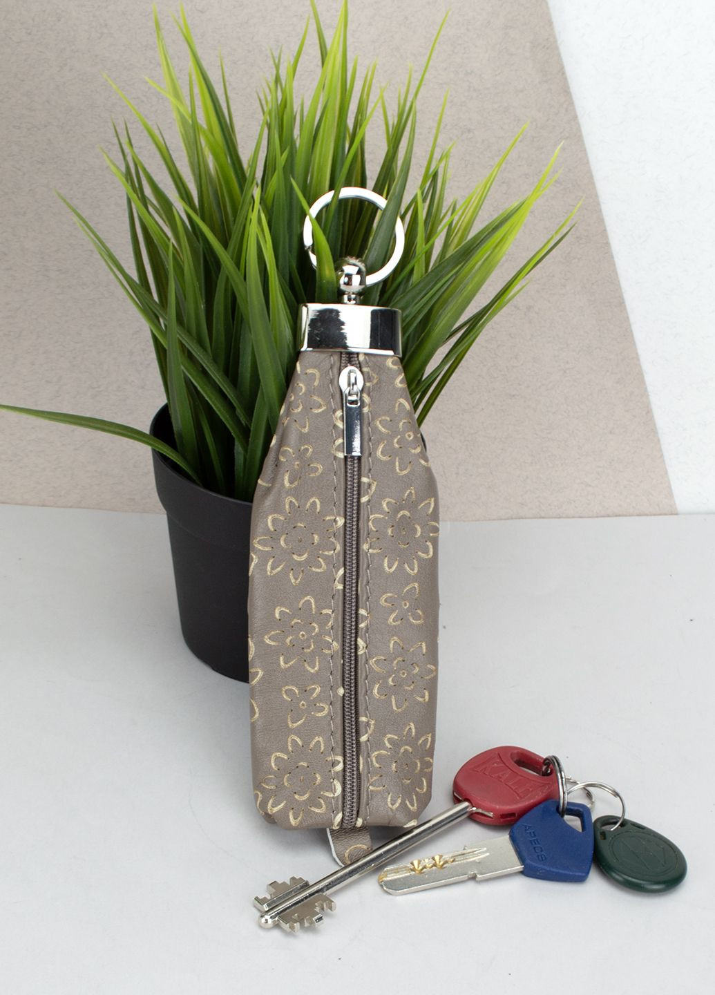 Ключниця шкіряна на блискавці з кільцем HC0044 бежева у квітку HandyCover (298442076)