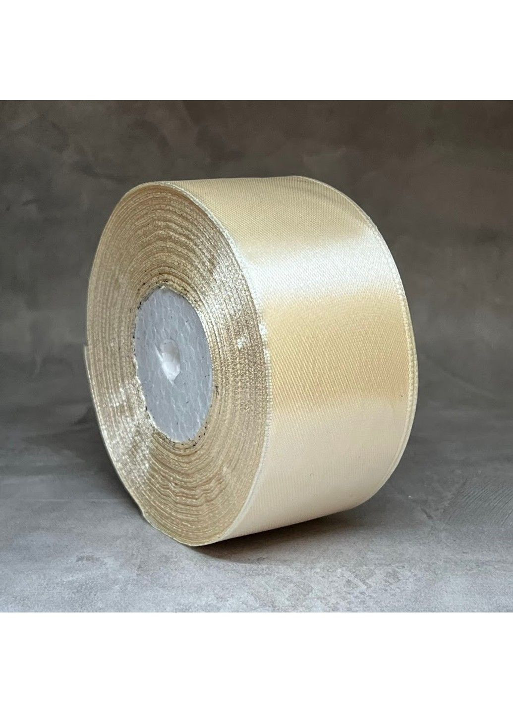 Атласна стрічка 4 см, колір кремовий, арт 017948, 1 рулон ~32,5 м No Brand (323222805)