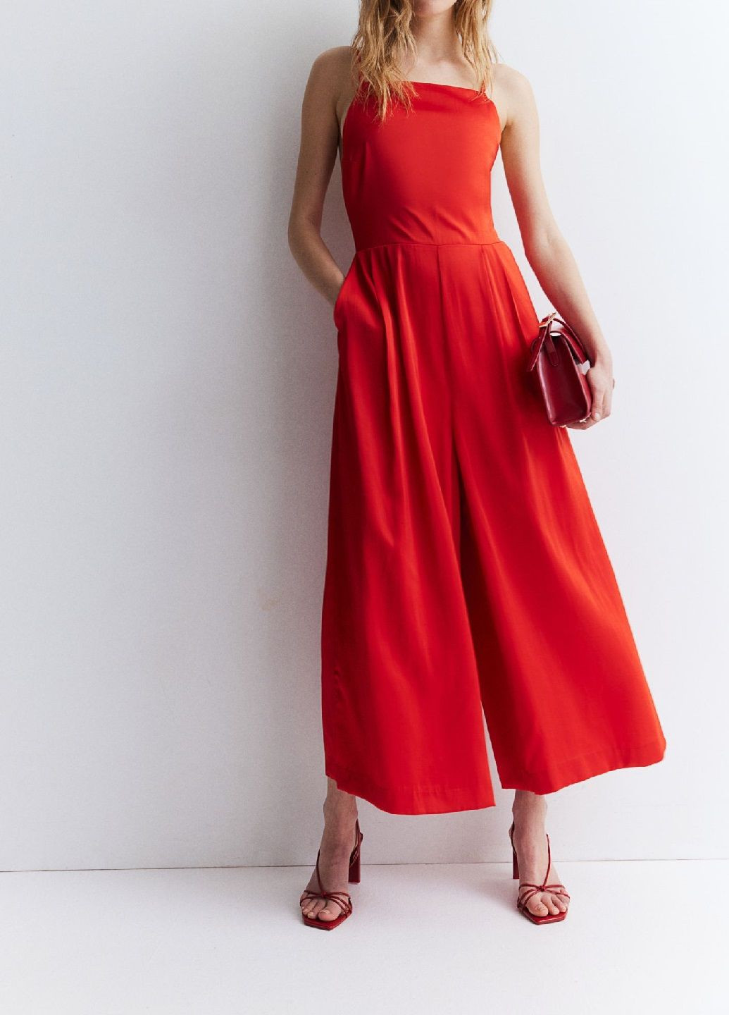 Комбінезон H&M однотонний червоний святковий