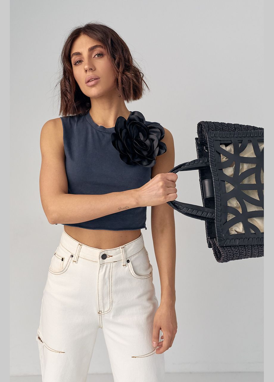 Короткая трикотажная майка-топ с объемным цветком - белый цвет, L (sku_123690) No Brand — 315480044