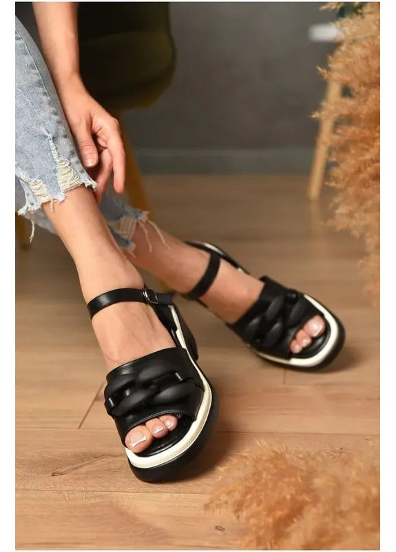 Черные черные босоножки широкая подошва Башили с ремешком с цепочками, на тракторной подошве