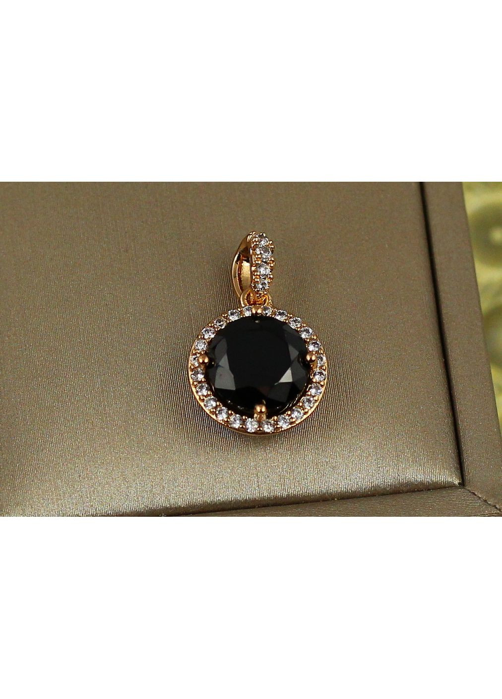 Кулон круглый черный камень в ободке 1.2 см золотистый love-shopping Xuping Jewelry (355801088)