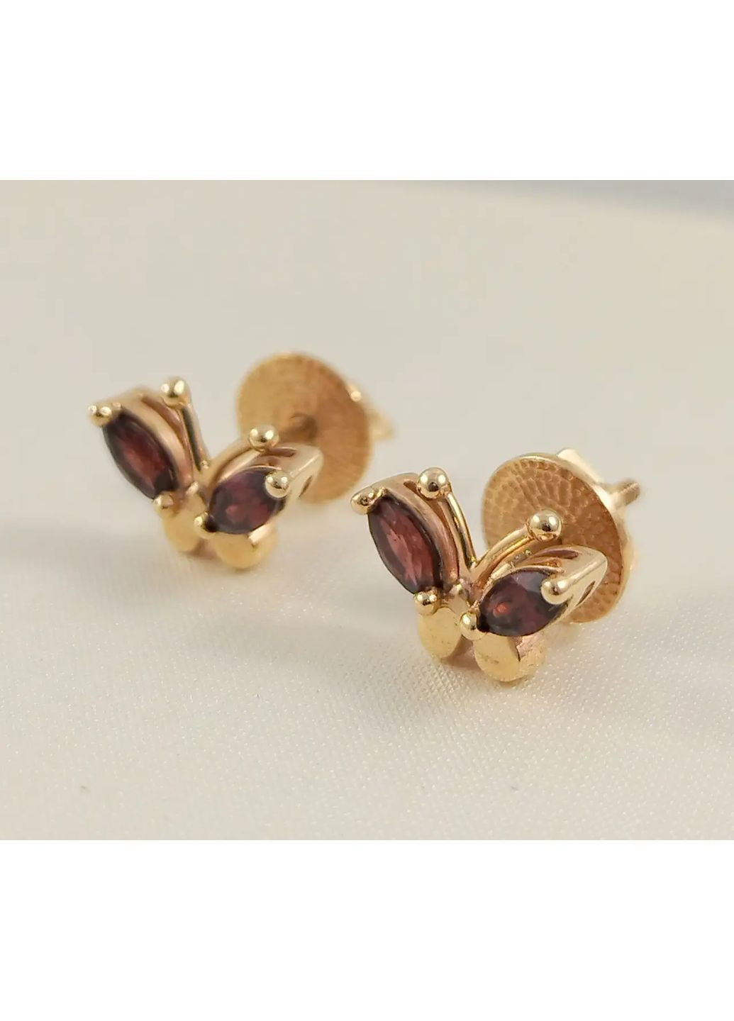 Золоті сережки з гранатом "Метелики" 27347080 Shatlen Сережки (369149682)