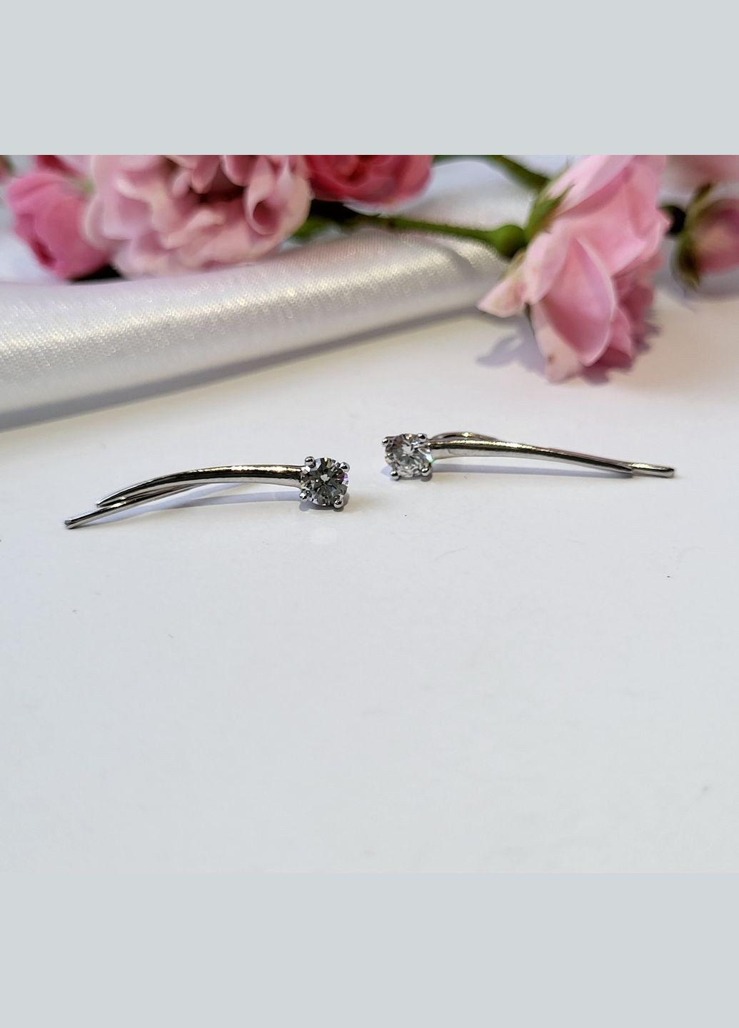 Срібні сережки (пара) Каффи з білим каменем родоване срібло 925 проби 556р 1.20г No Brand (306741665)