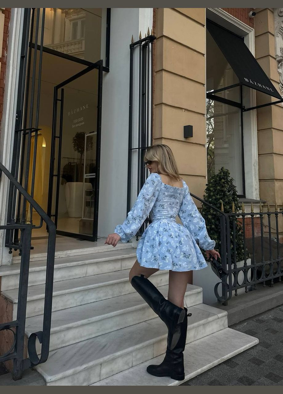 Блакитний літній комбінезон із жатки+коттон у квітковому принті, короткий комбез із відкритим декольте та довгим рукавом No Brand 289-1 блакитний