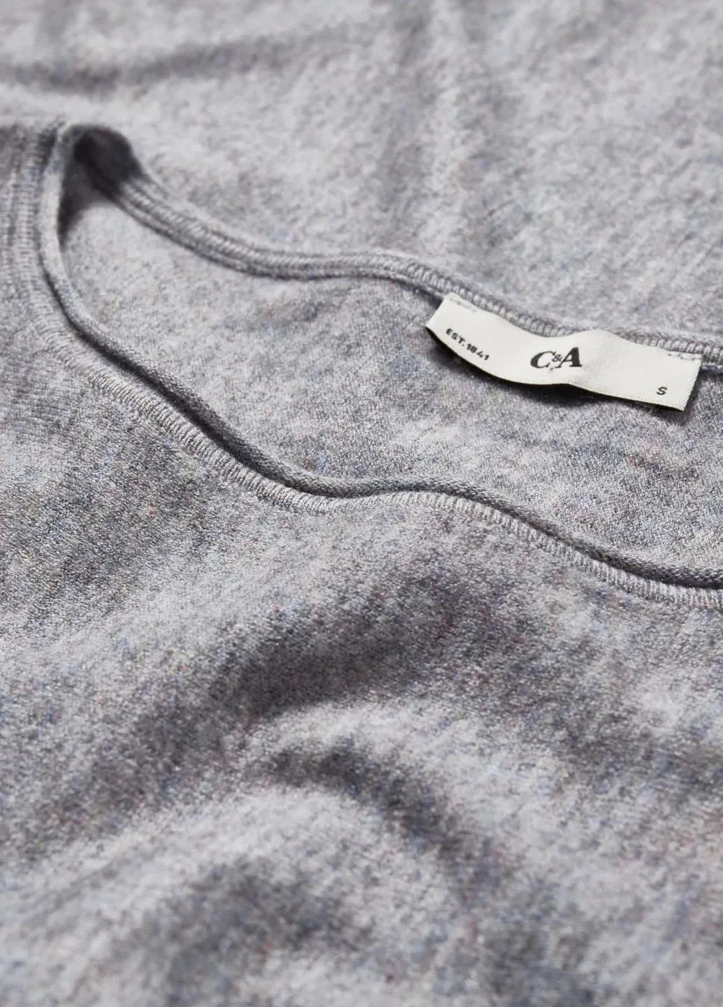 Серый демисезонный свитер в составе с вискозой C&A