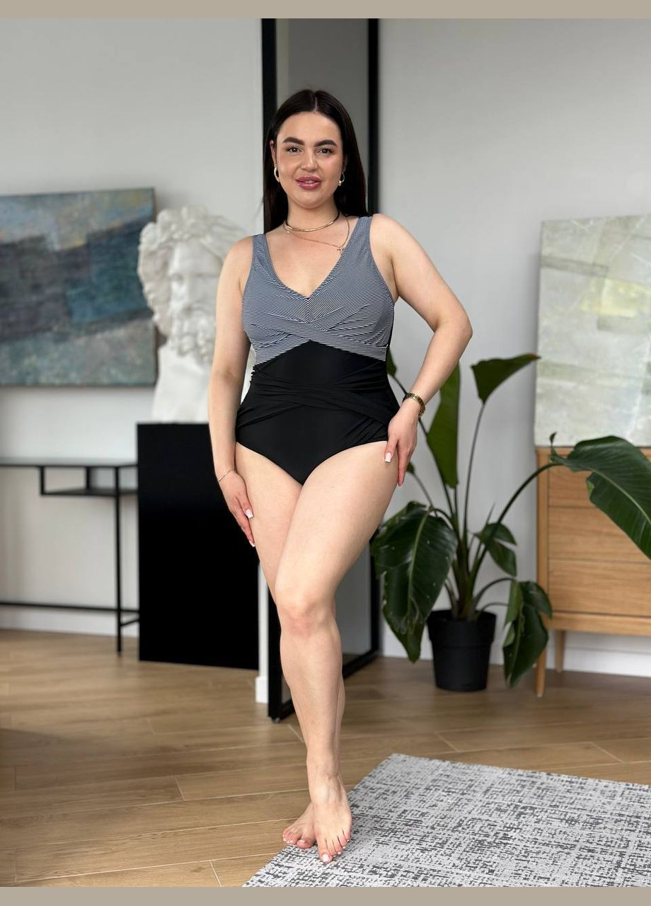 Черный летний идеальный купальник для изящного силуэта. слитный Vakko