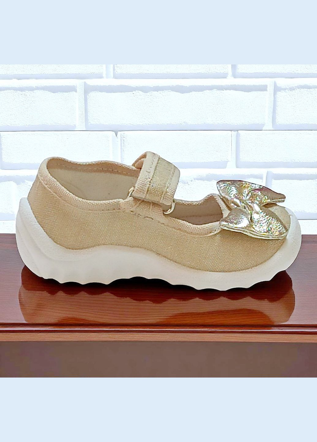 Золотые ортопедические закрытые тапочки на липучке сменка в садик для девочки валди Waldi с бантом