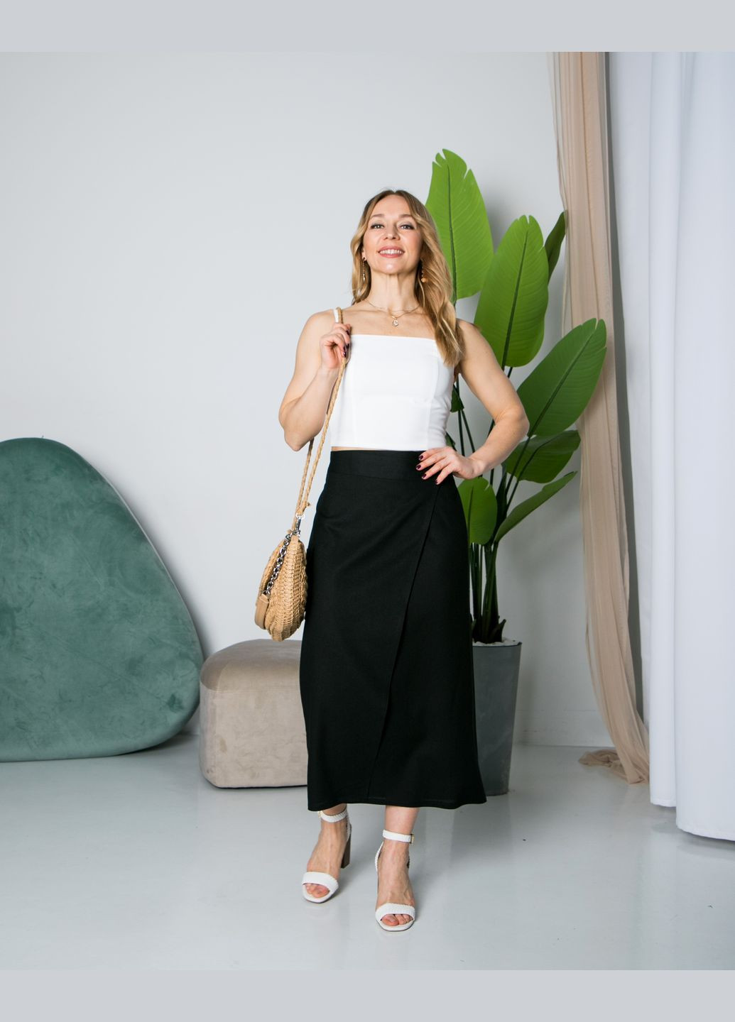 Черная однотонная женская льняная юбка на запах 543ни бежевая. No Brand