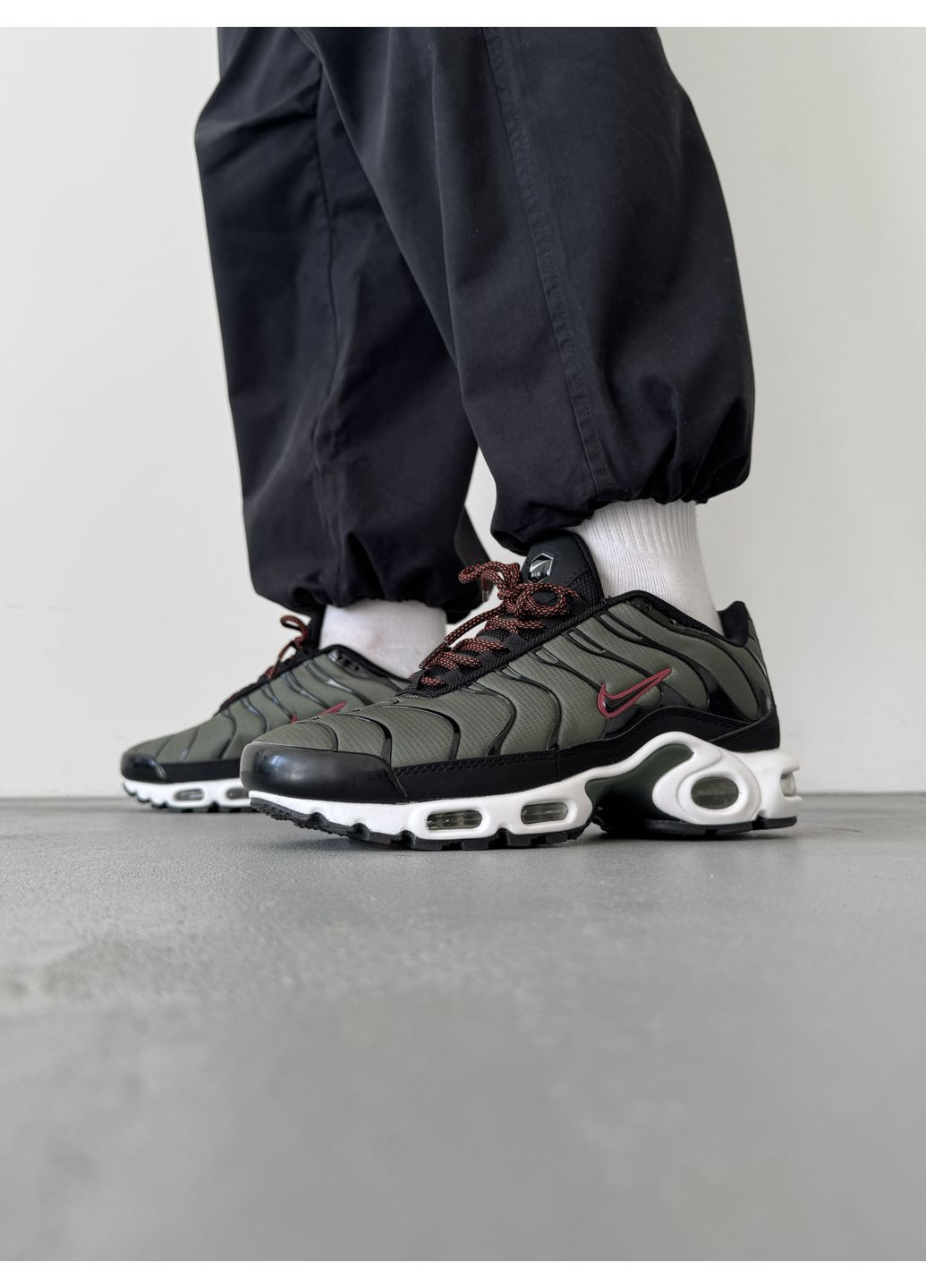 Чорні Осінні кросівки чоловічі nike air max tn plus black / khaki найк аір макс тн плюс No Brand