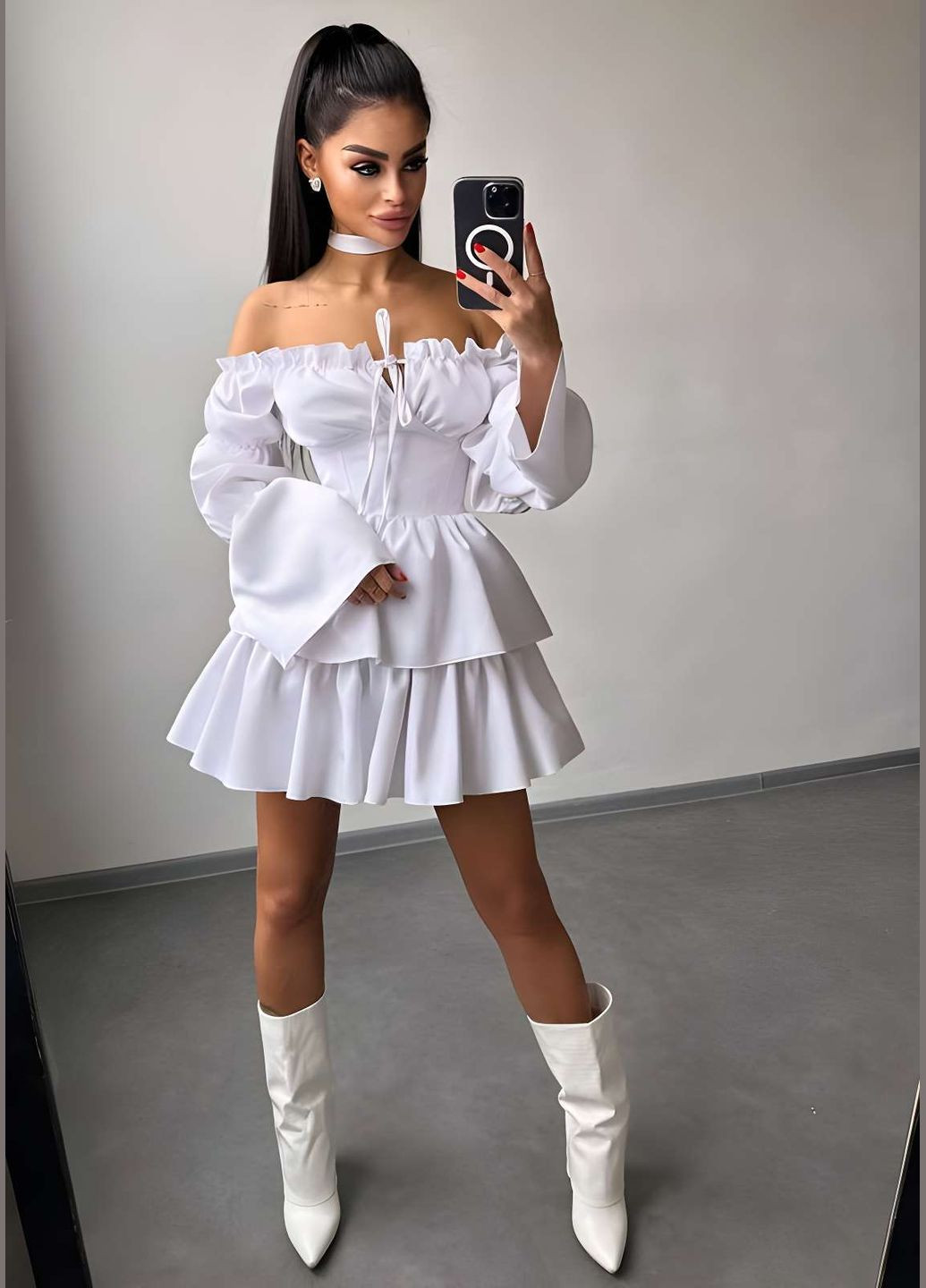 Белое праздничный, коктейльное, карнавальный, откровенный, повседневный, кэжуал, вечернее женское нарядное короткое малиновое платье мини с рюшами со шнуровкой и широкими рукавами. Україна
