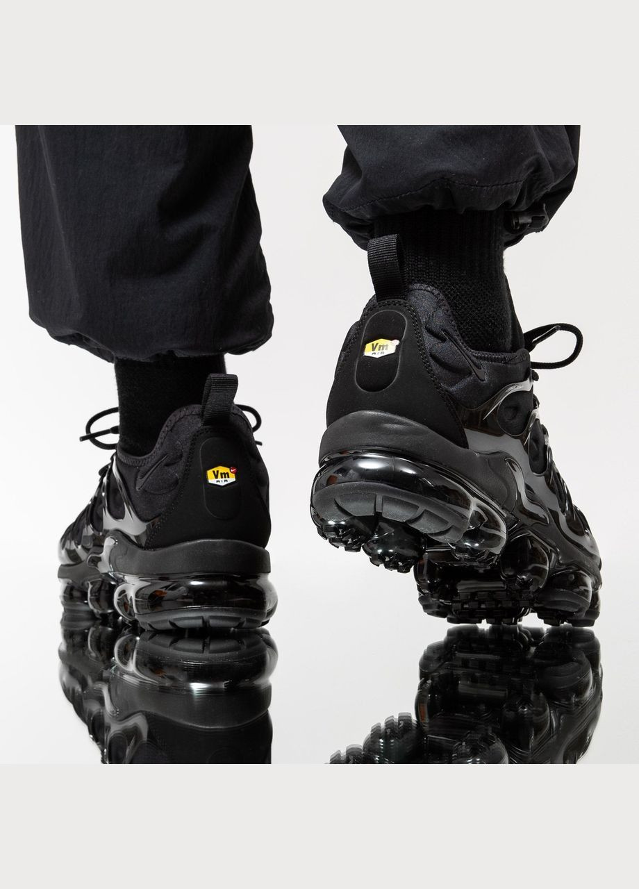 Чорні Осінні кросівки nike air vapormax plus triple black 924453-004 No Brand