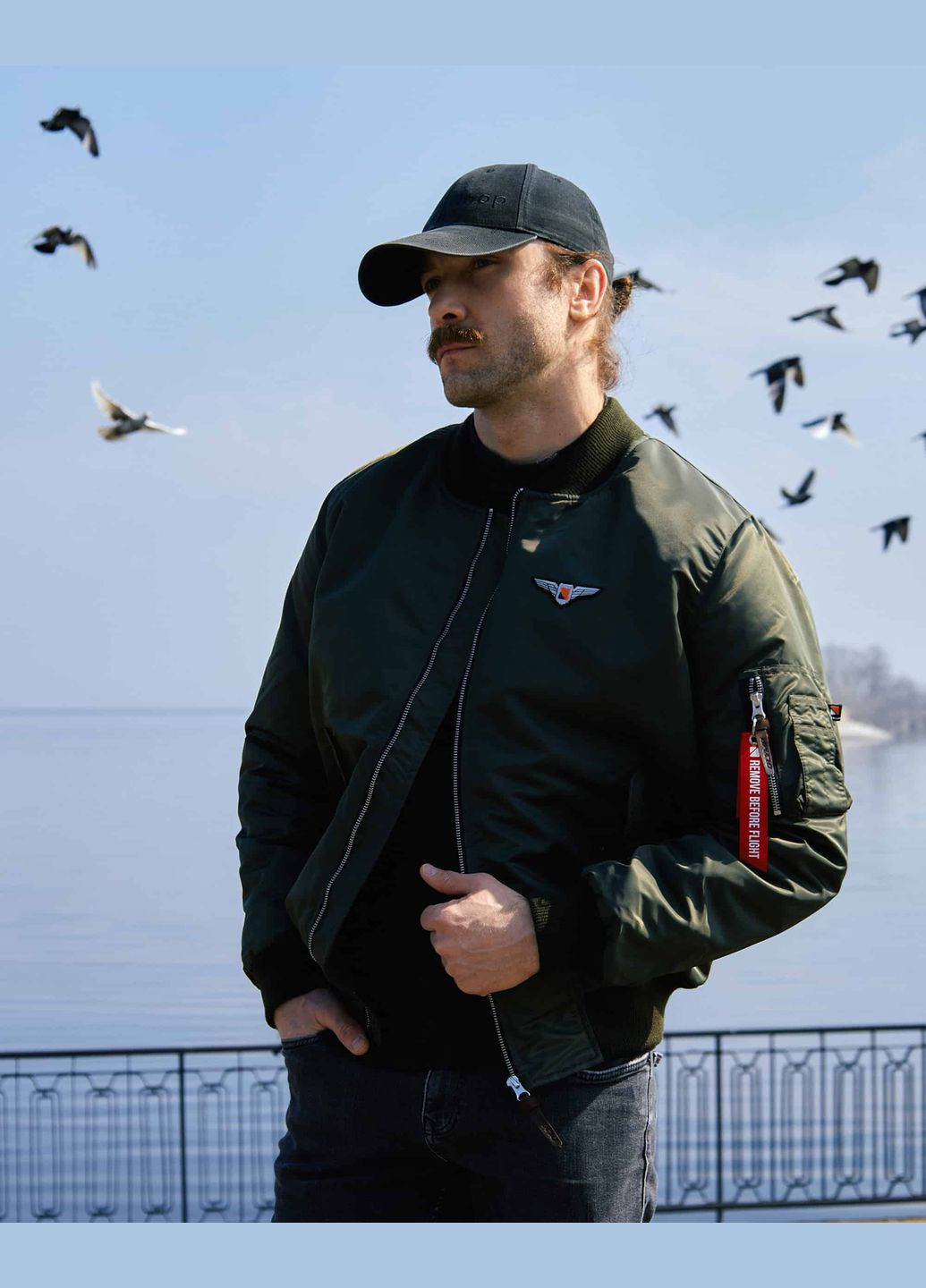 Оливковая (хаки) демисезонная бомбер ma-1 с нашивками 831 Olymp 21-BM-001/Н-WH